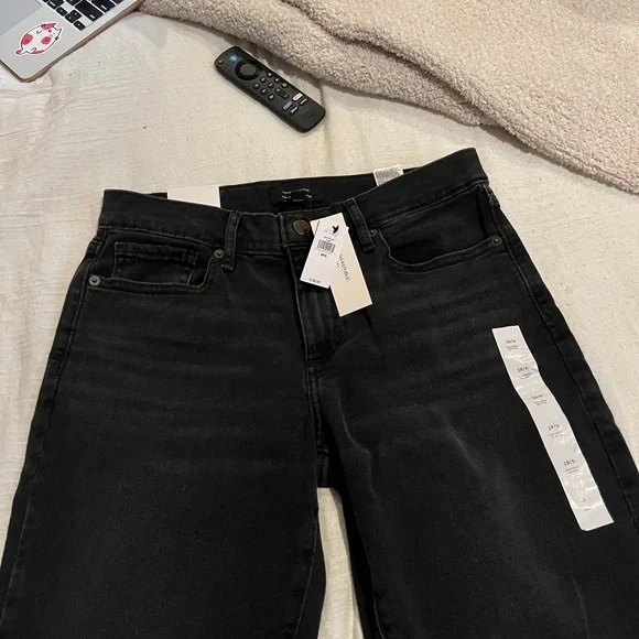 Banana Republic Girlfriend mid-rise Black Jeans - Picture 2 of 2